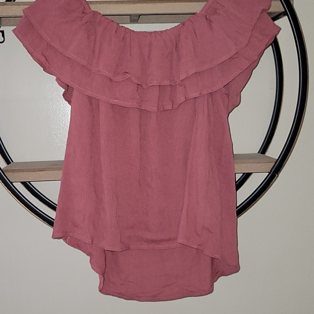 Off the shoulder pink colored top 🙋🏾♀️ - Picture 4 of 4